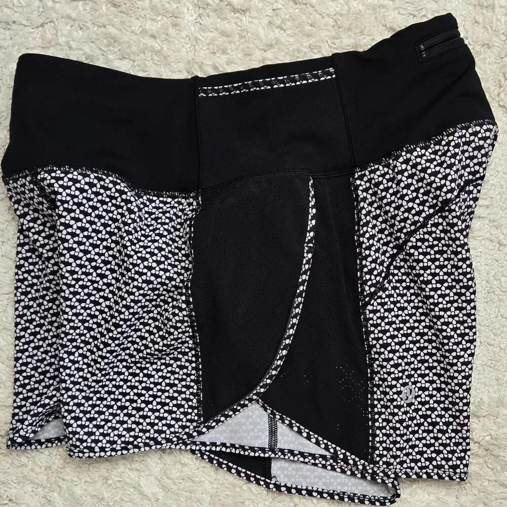 Lululemon Real Quick Short Size 4 in Monochromic Black - Picture 4 of 9